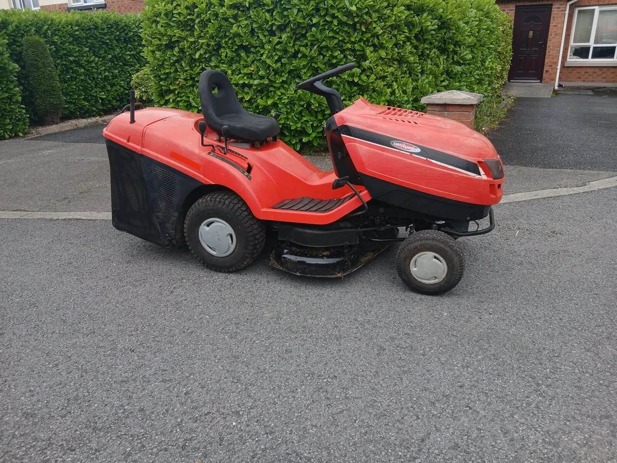 Ride on lawnmower - Image 1