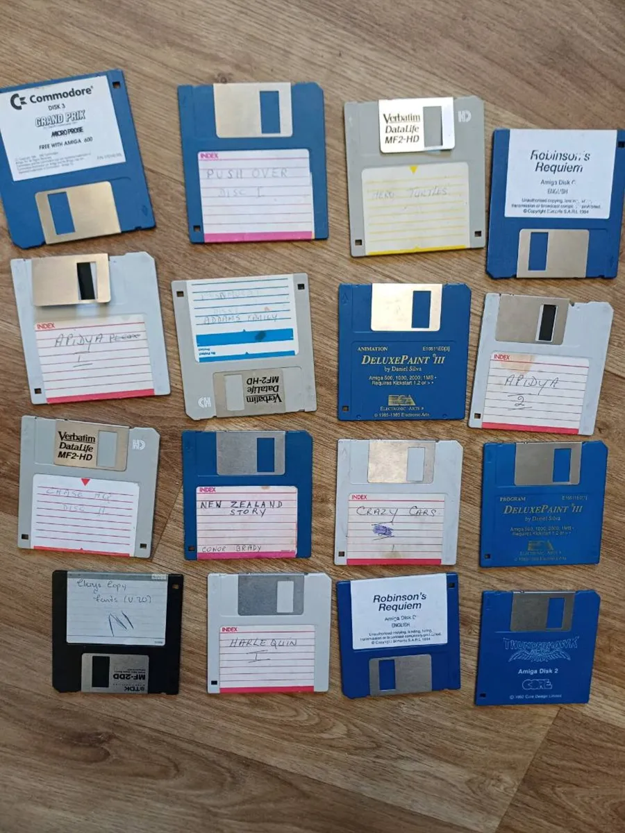 Amiga Commodore A600 with 37 games - Image 3