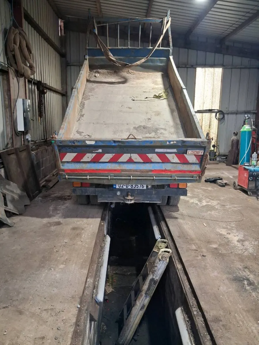Isuzu tipper - Image 1