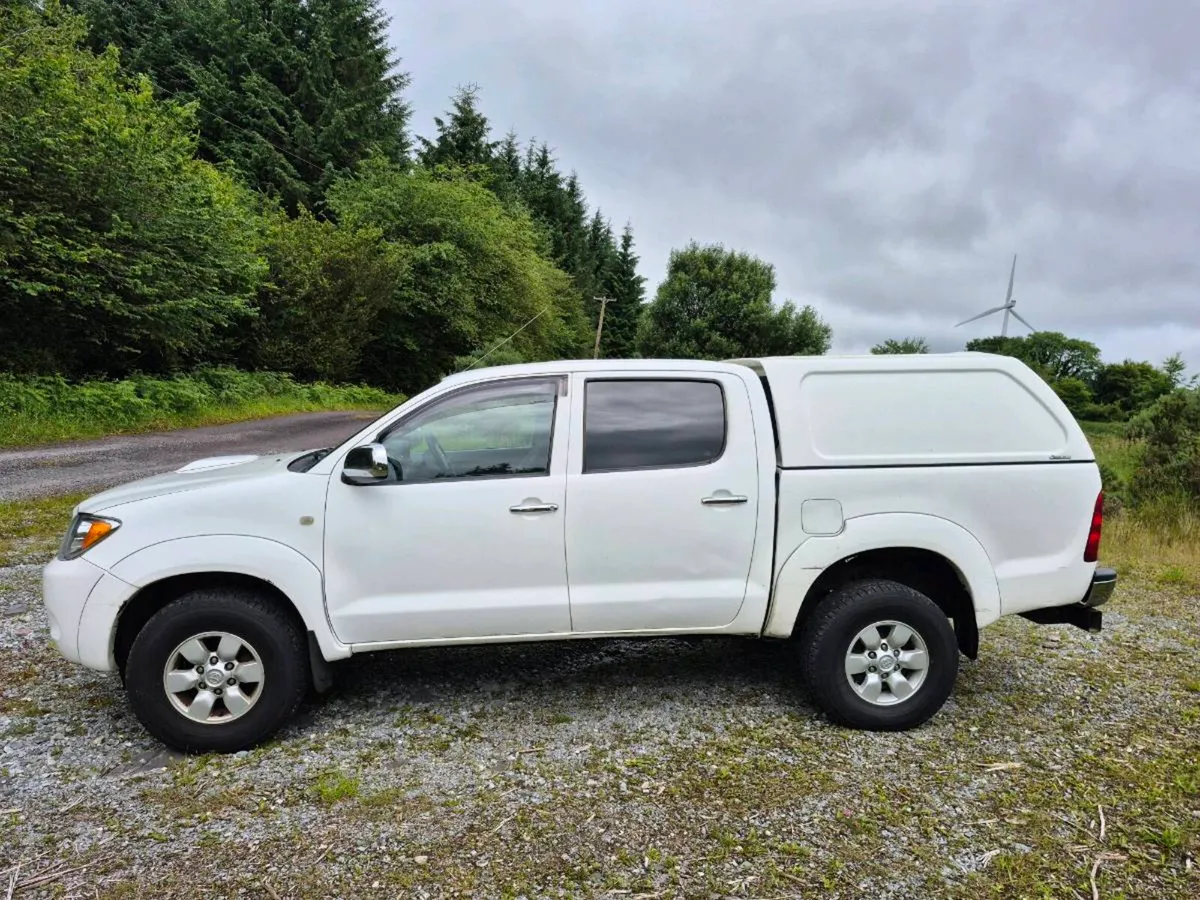 Toyota hilux 08 plate - Image 3