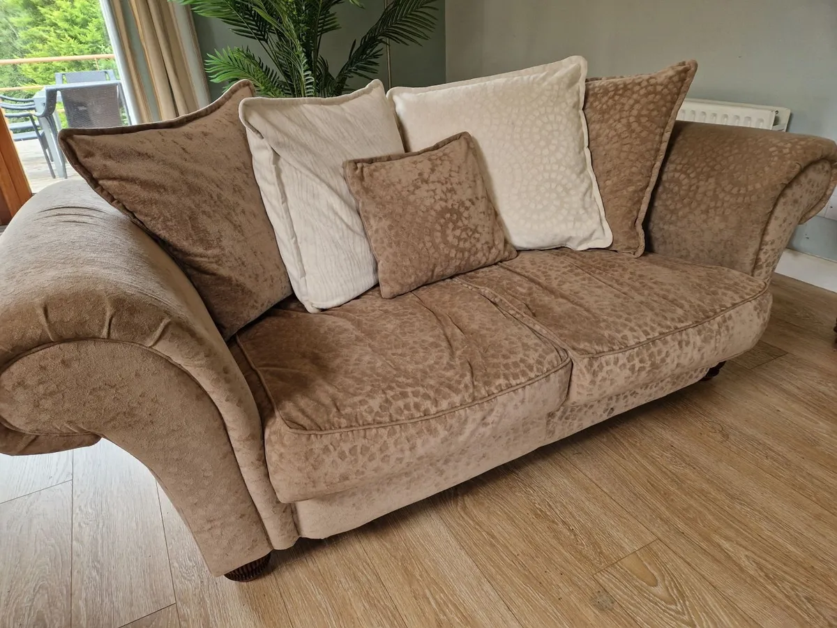 LIVING ROOM SUITE - Image 4