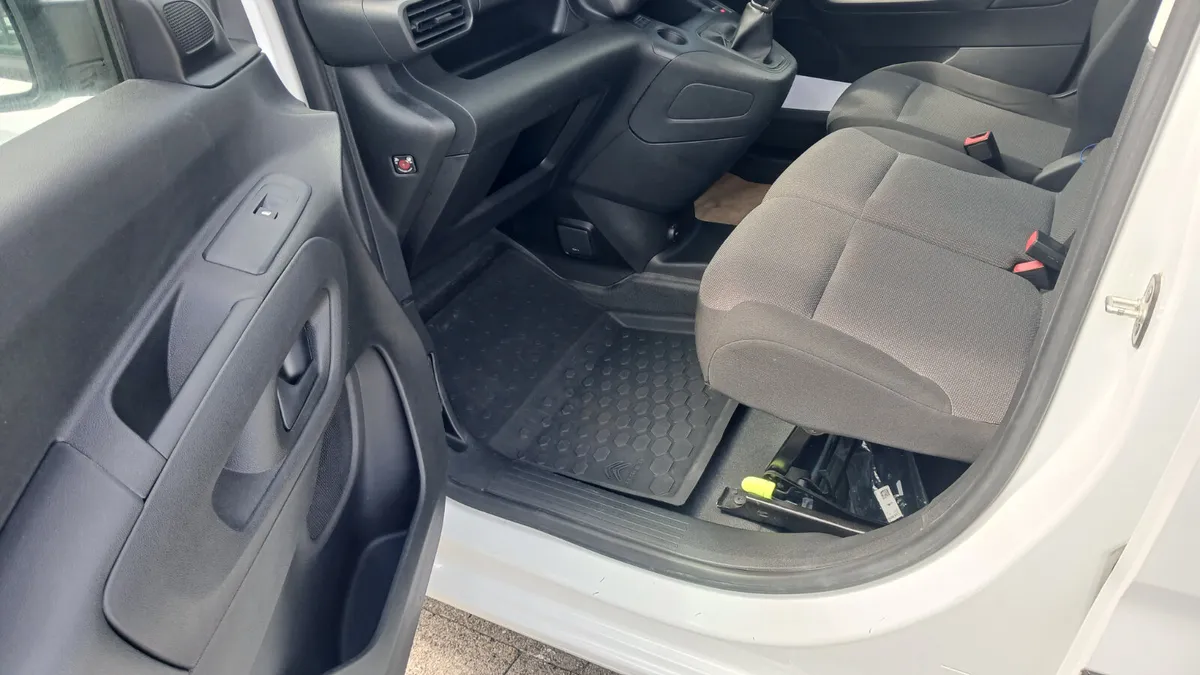 212 CITROEN BERLINGO 3 SEATS A/C CRUISE - Image 4