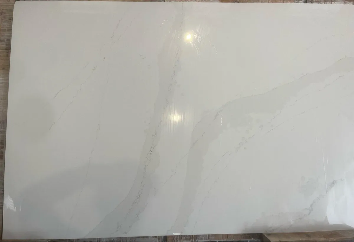 Quartz calcatta gold island - Image 3