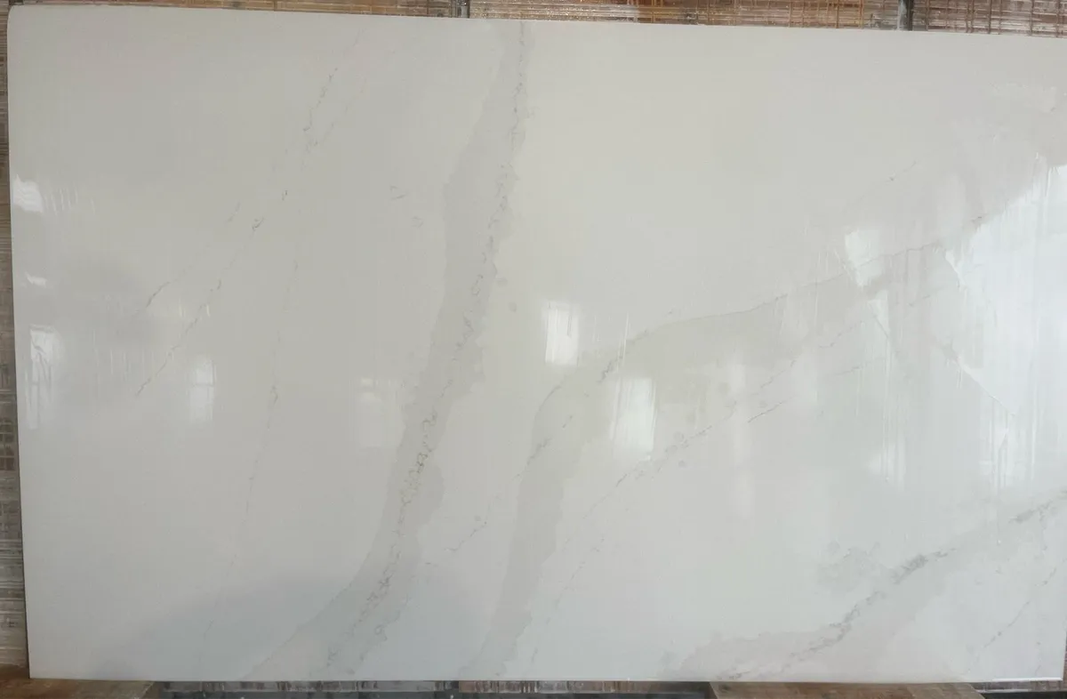 Quartz calcatta gold island - Image 1