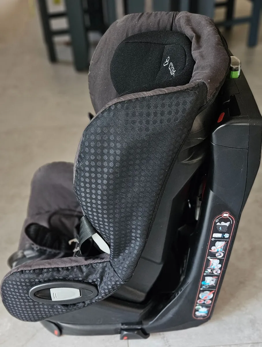 Maxi Cosi Car Seat - Image 3