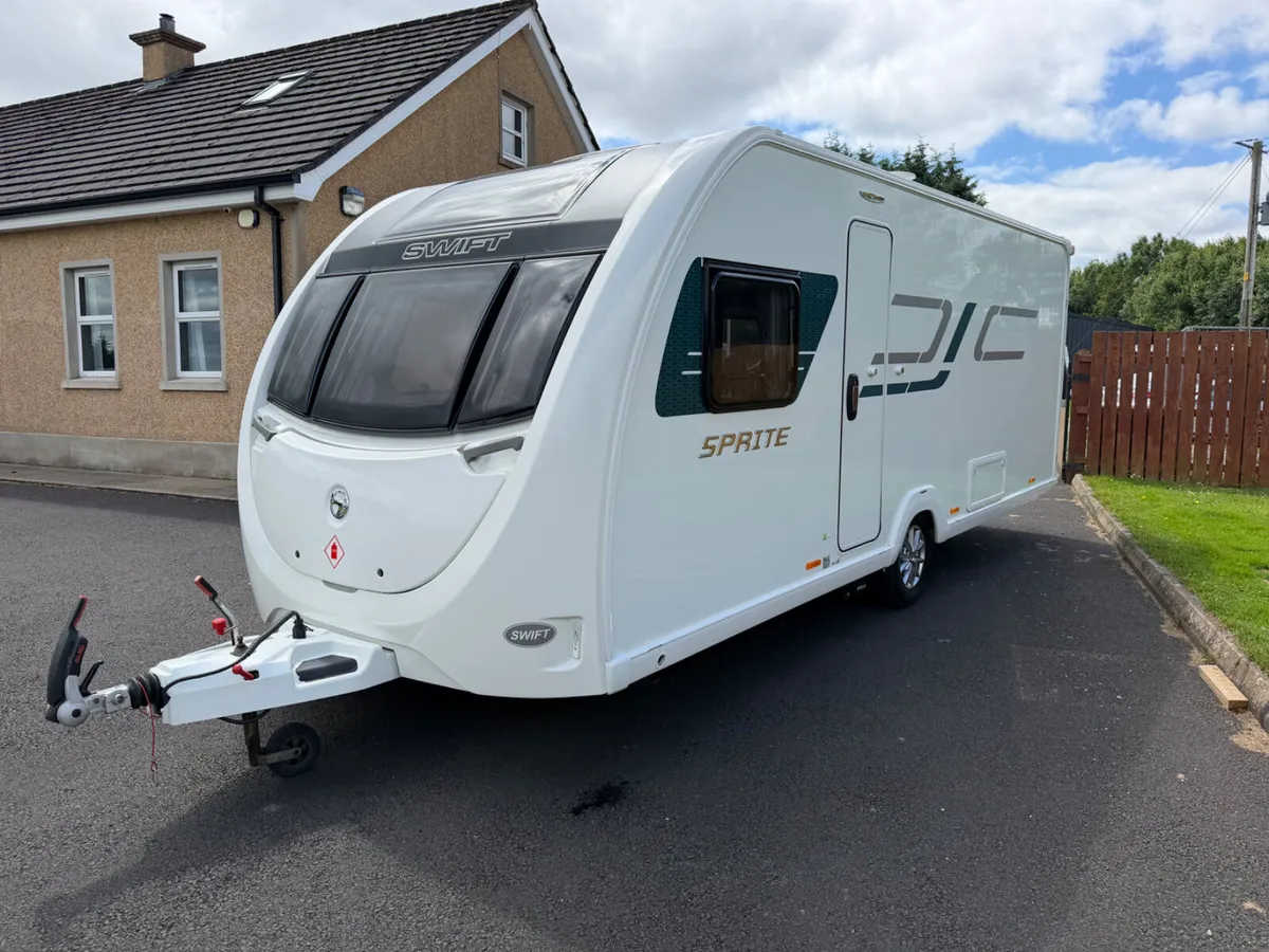 2019 Swift 4 sb  island bed - Image 3