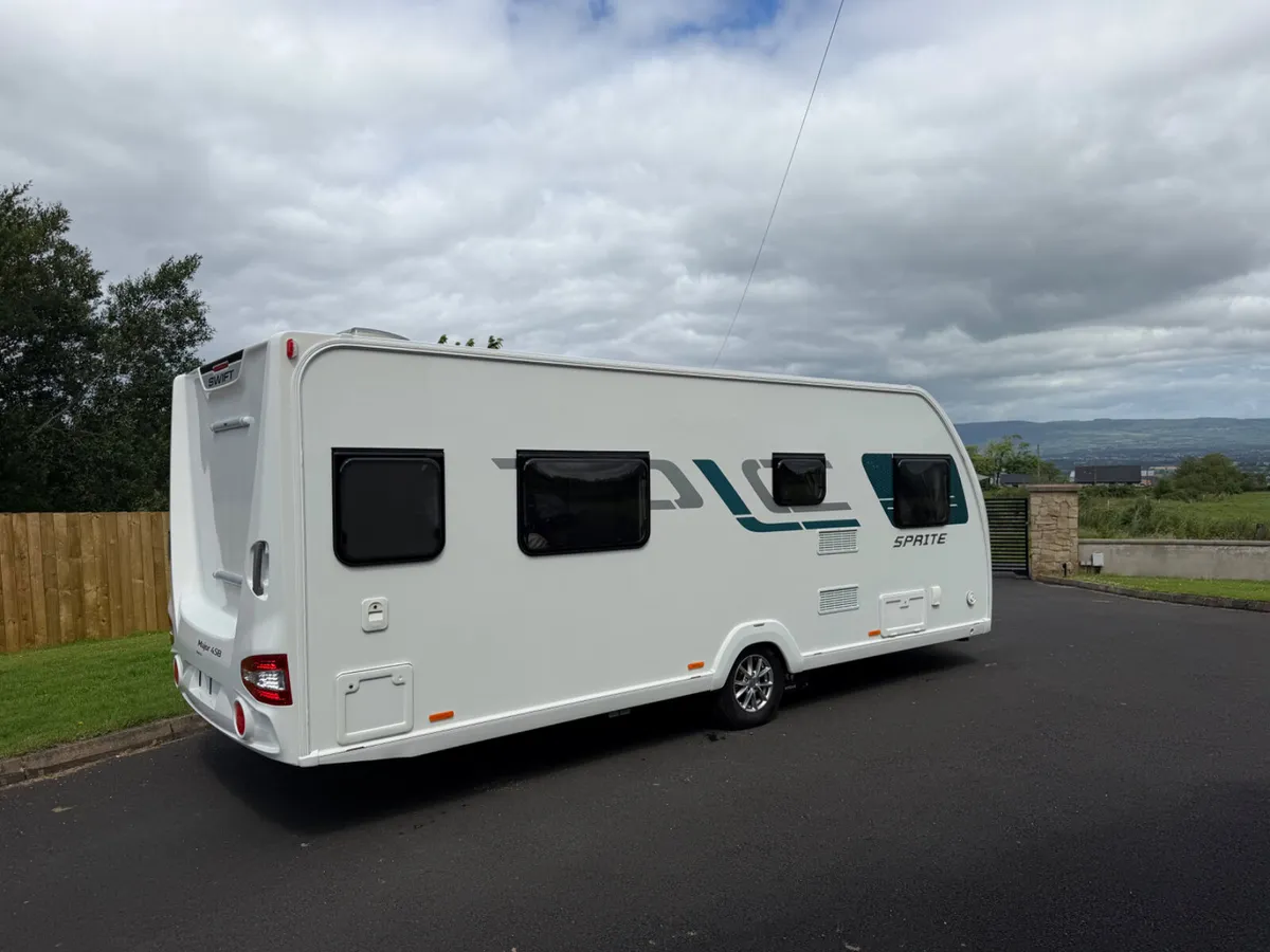 2019 Swift 4 sb  island bed - Image 2