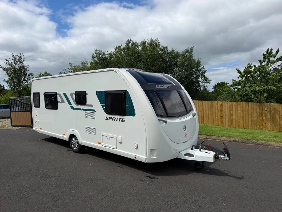 2019 Swift 4 sb  island bed - Image 1
