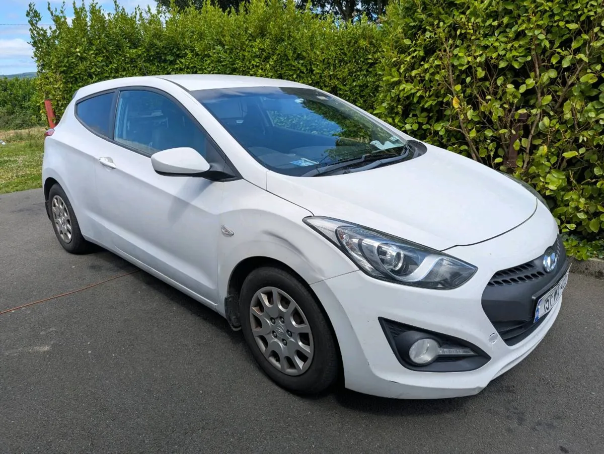Hyundai i30 van - Image 2