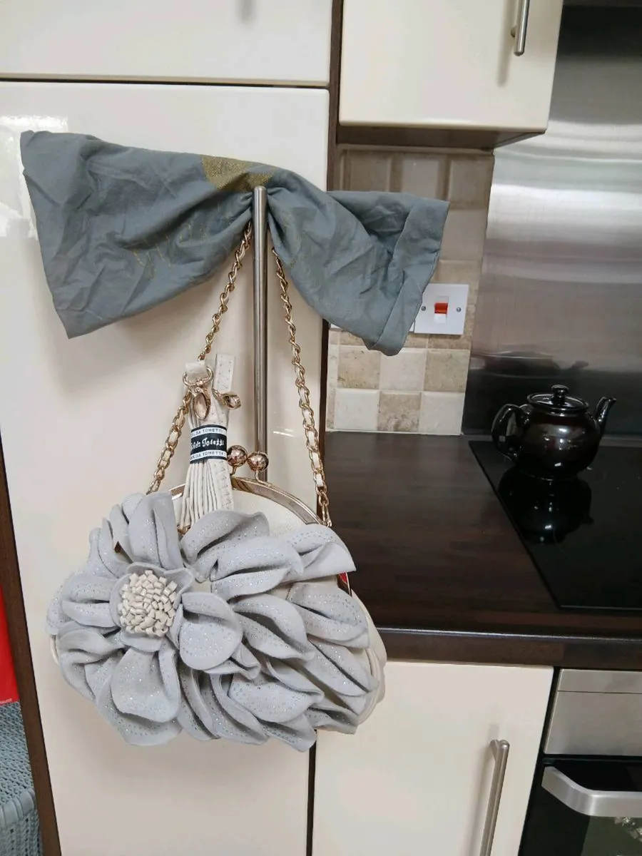 LADIES BAG + DUST BAG NEW - Image 3