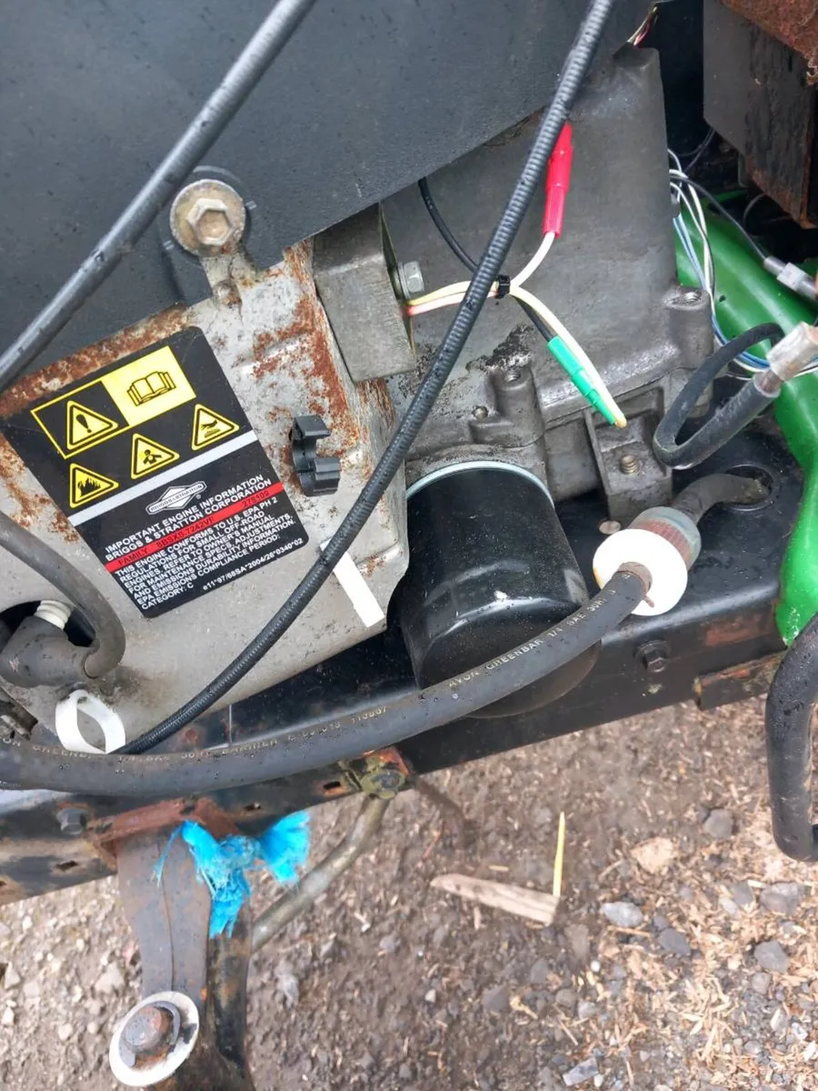 Briggs and Stratton engine for sale - Image 3