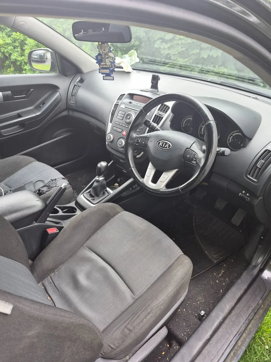Car/car parts - Image 2