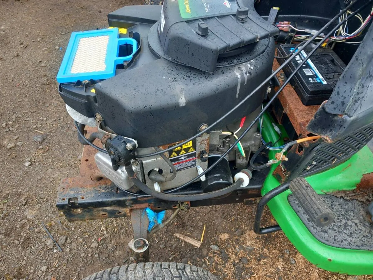 Briggs and Stratton engine for sale - Image 4