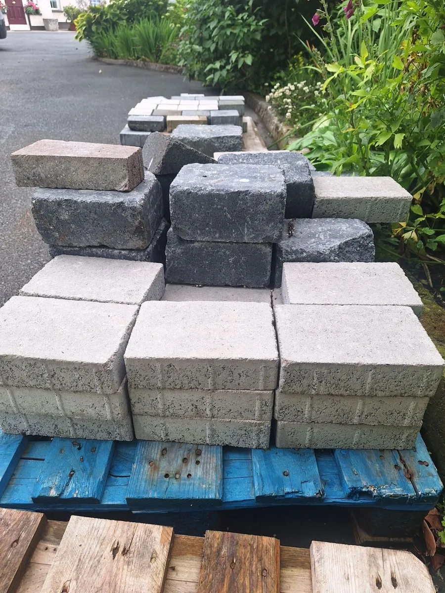 Barleystone paving/edging blocks - Image 1