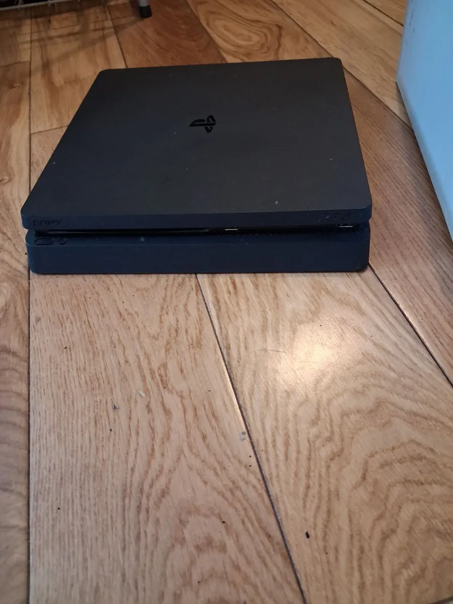 Ps4 and VR headset - Image 2