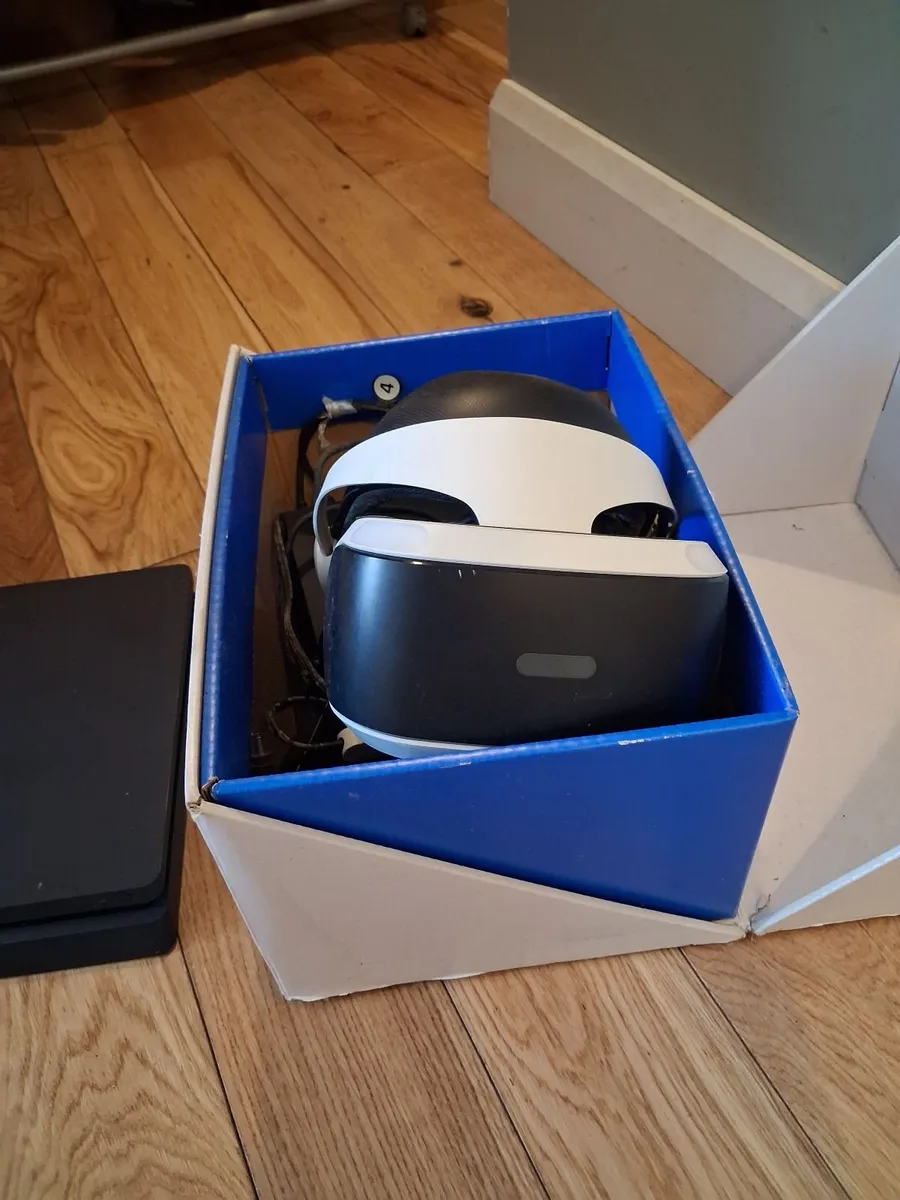 Ps4 and VR headset - Image 3