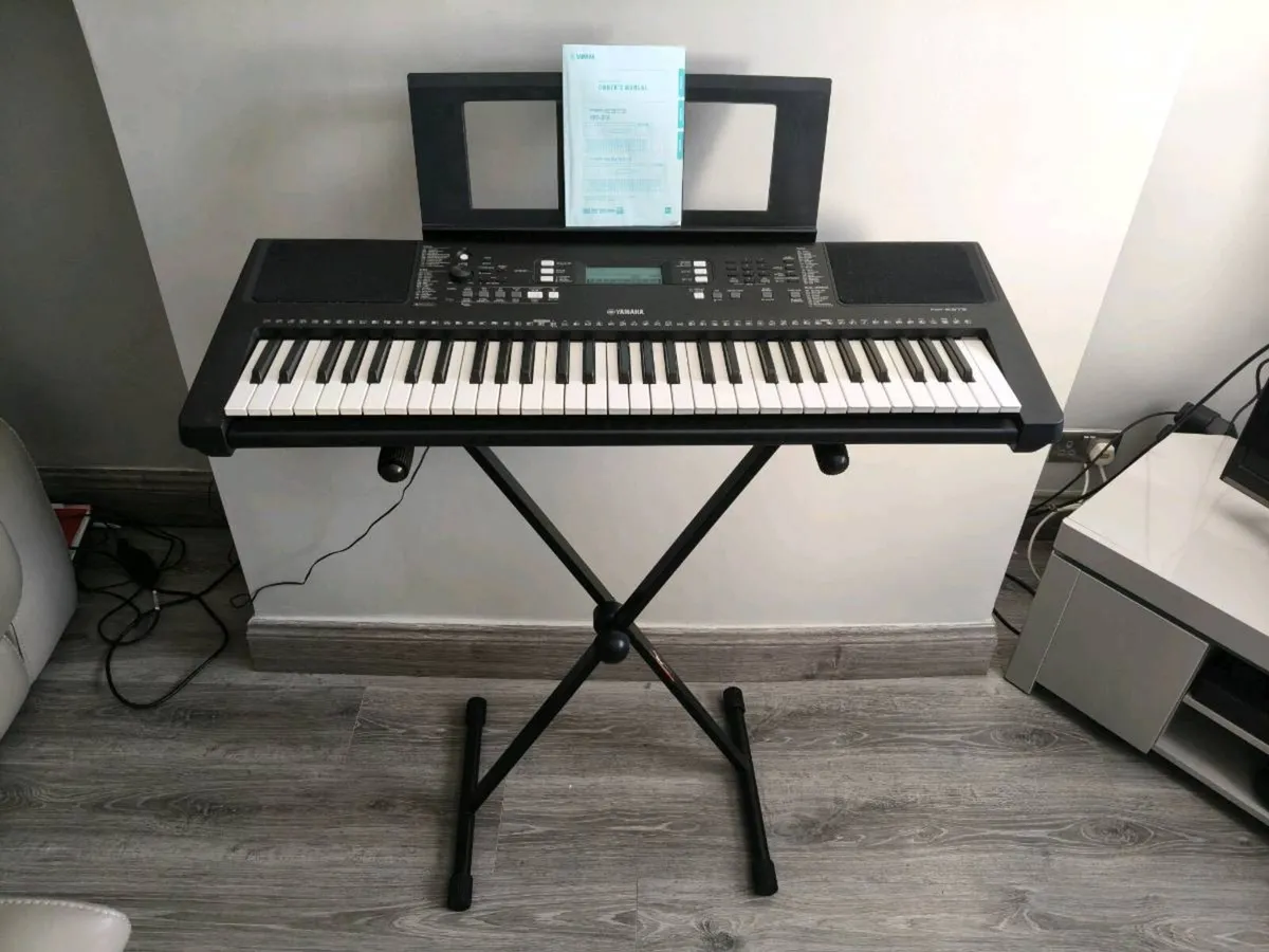Keyboard + Stand - Image 1