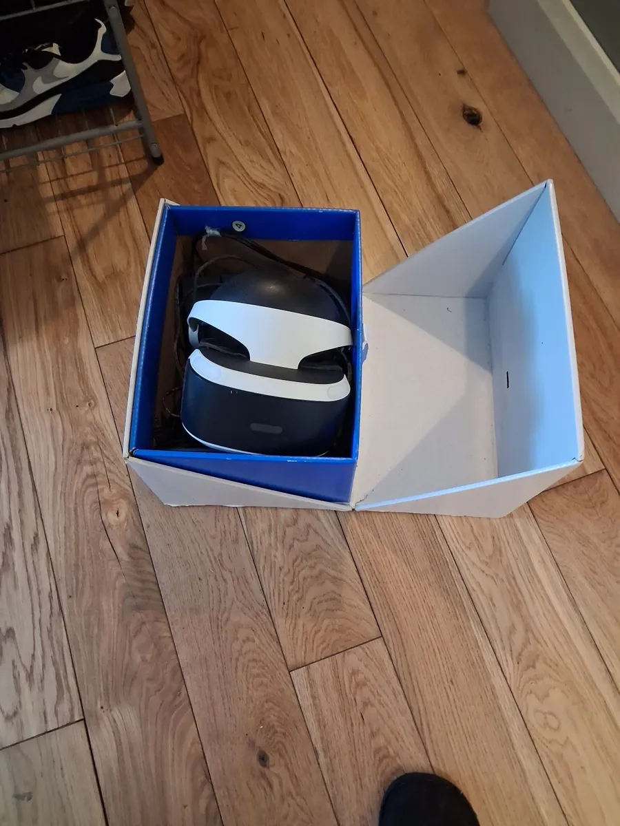 Ps4 and VR headset - Image 1