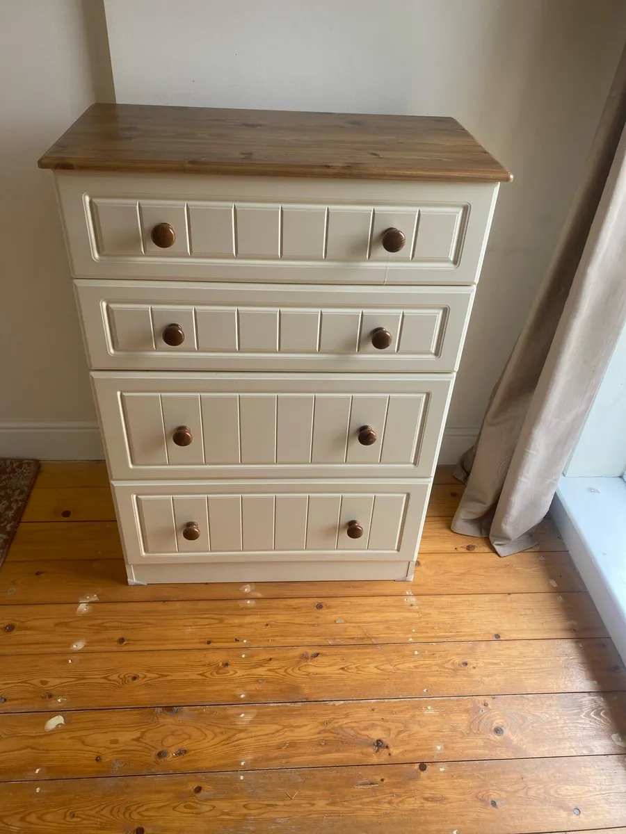 Chest of drawers