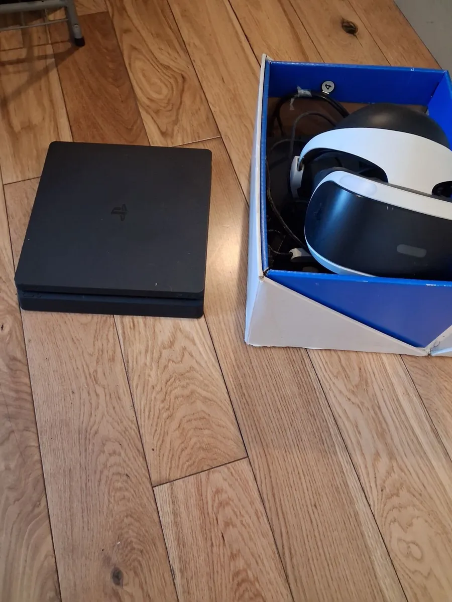 Ps4 and VR headset - Image 4