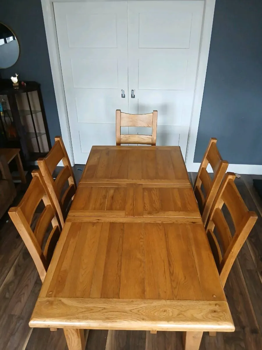 Oak kitchen table and 6 chairs - Image 1