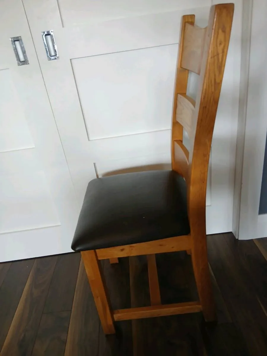 Oak kitchen table and 6 chairs - Image 4
