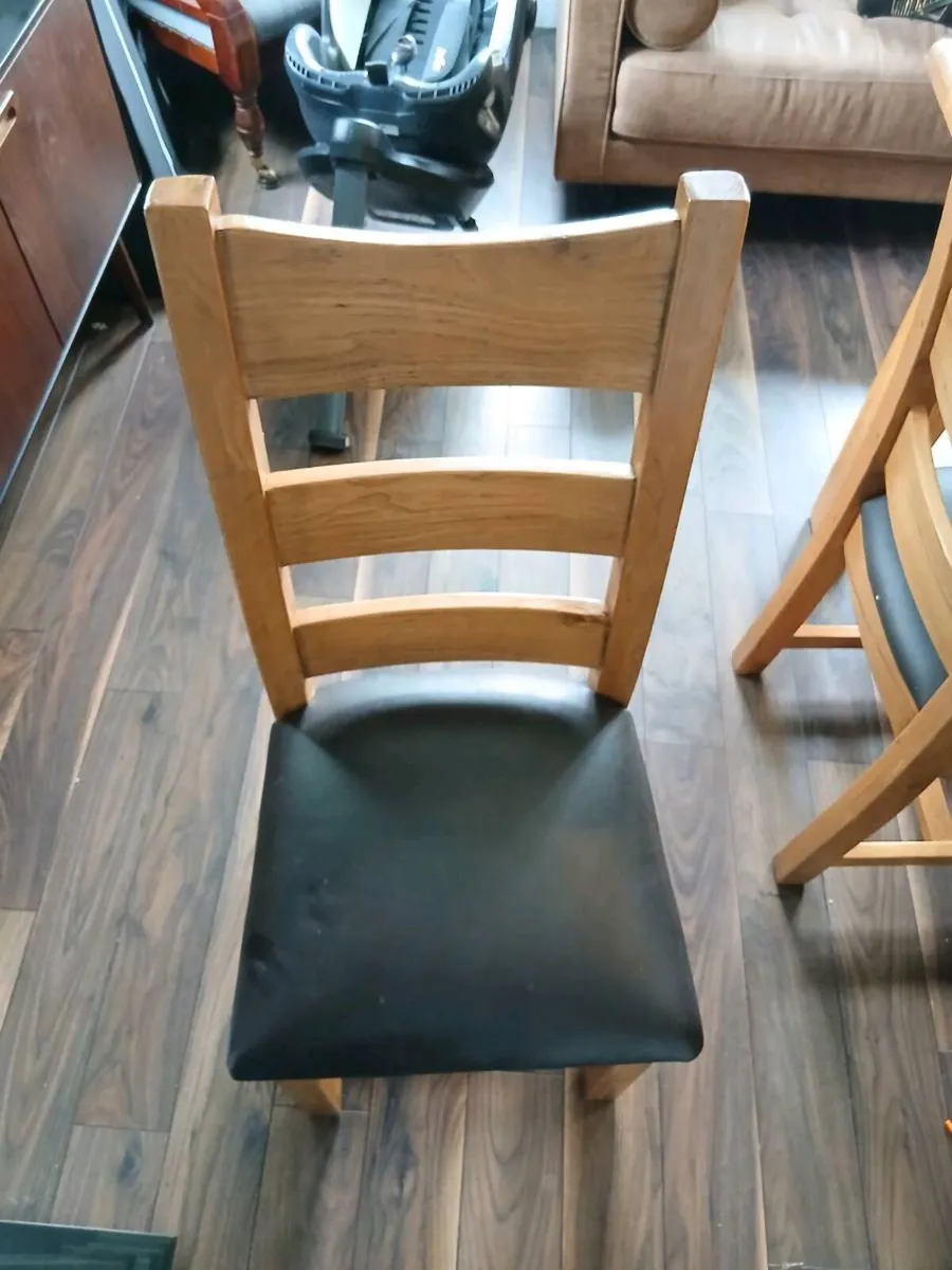 Oak kitchen table and 6 chairs - Image 3
