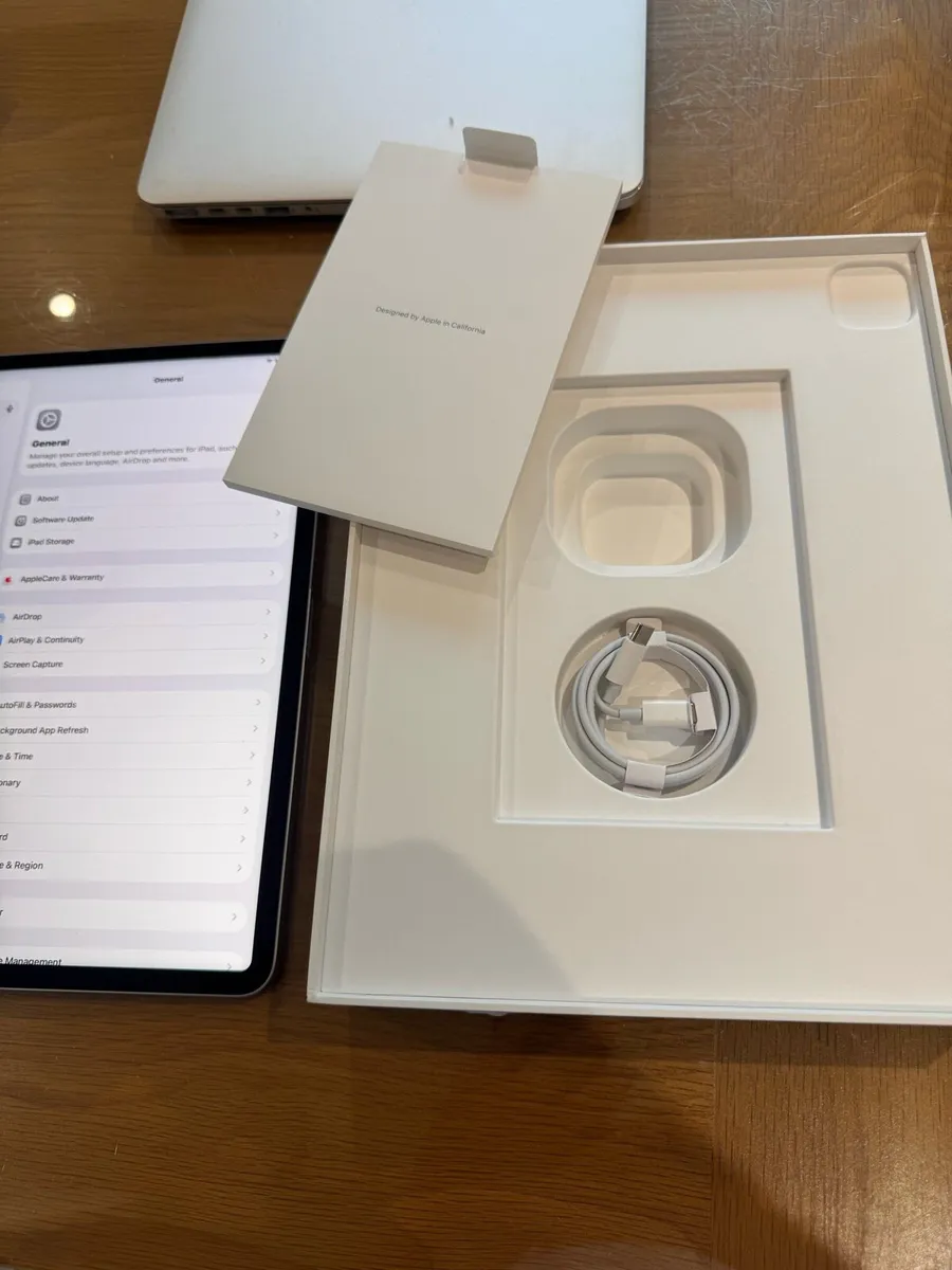 iPad Pro 12.9 (2022) - Image 3