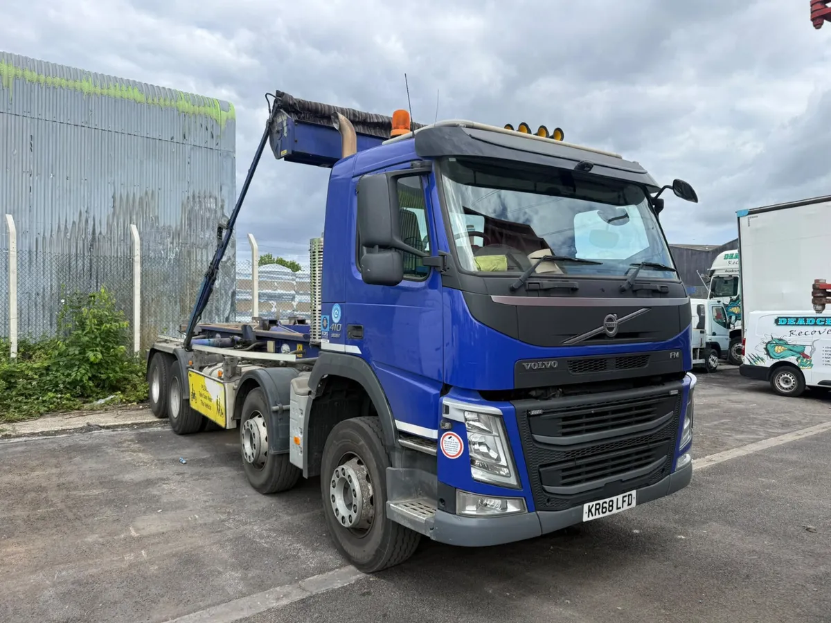 VOLVO HOOK LOADER  2018 - Image 1