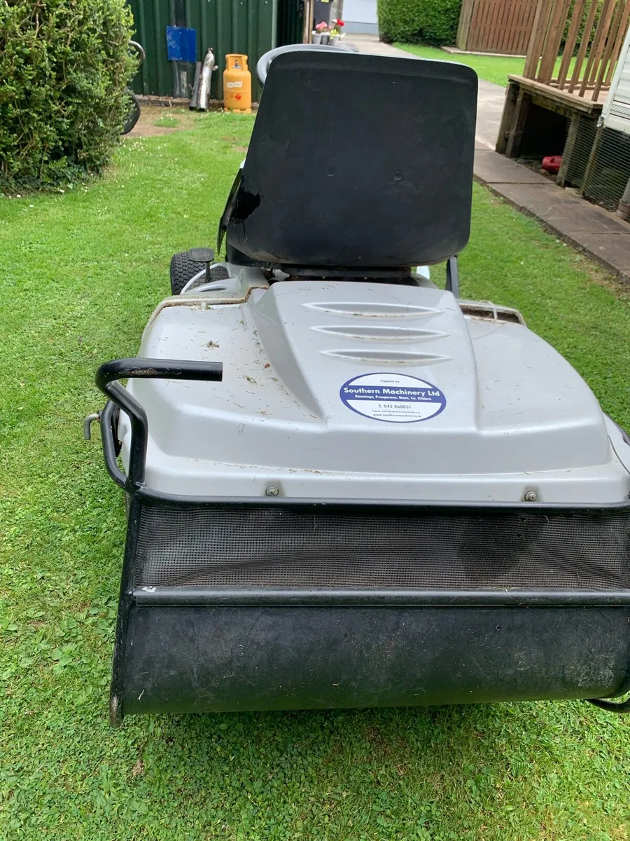 Drive on mower - Image 3