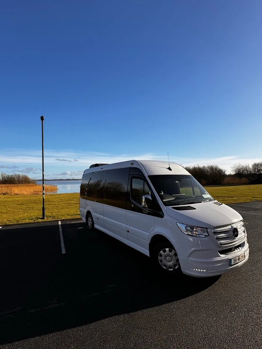 Bus - Image 1