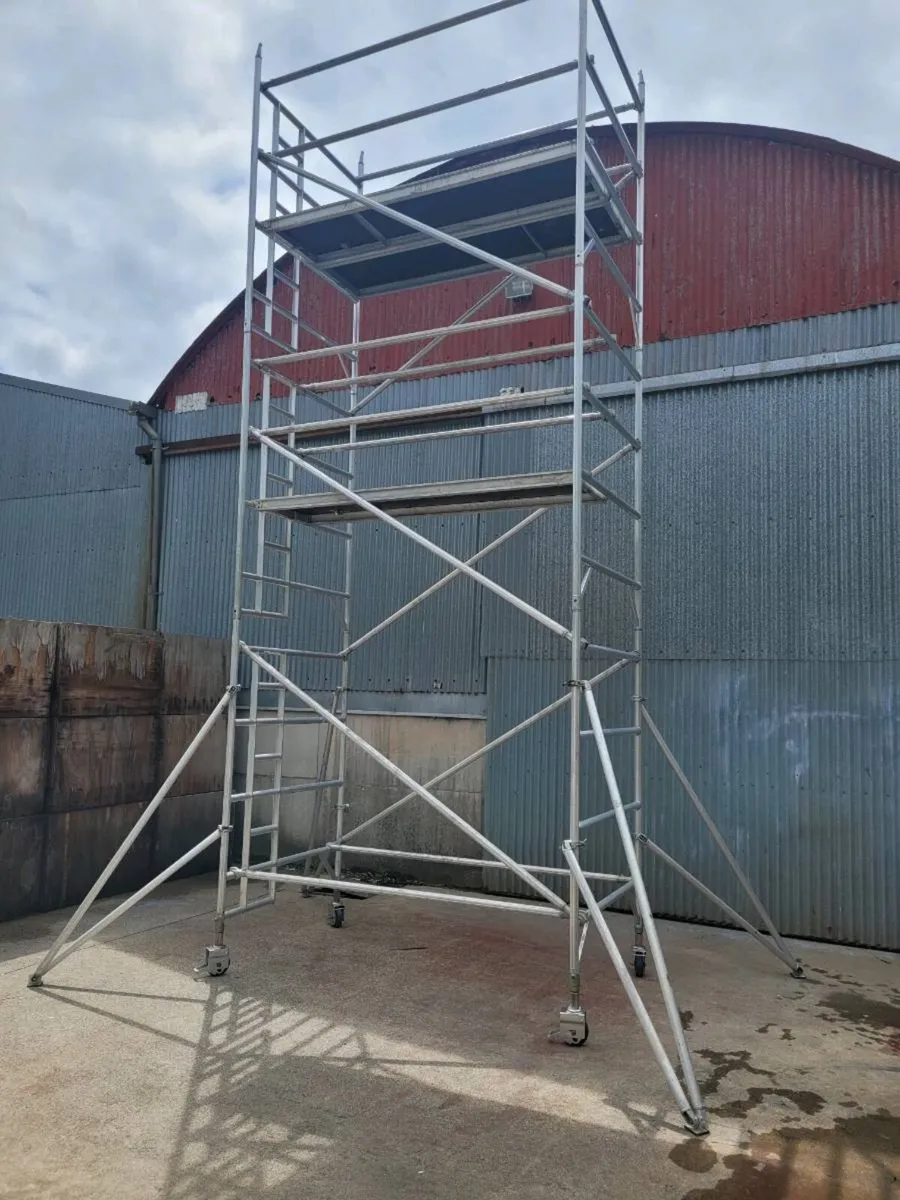 Alto aluminium scaffold tower FREE DELIVERY - Image 1
