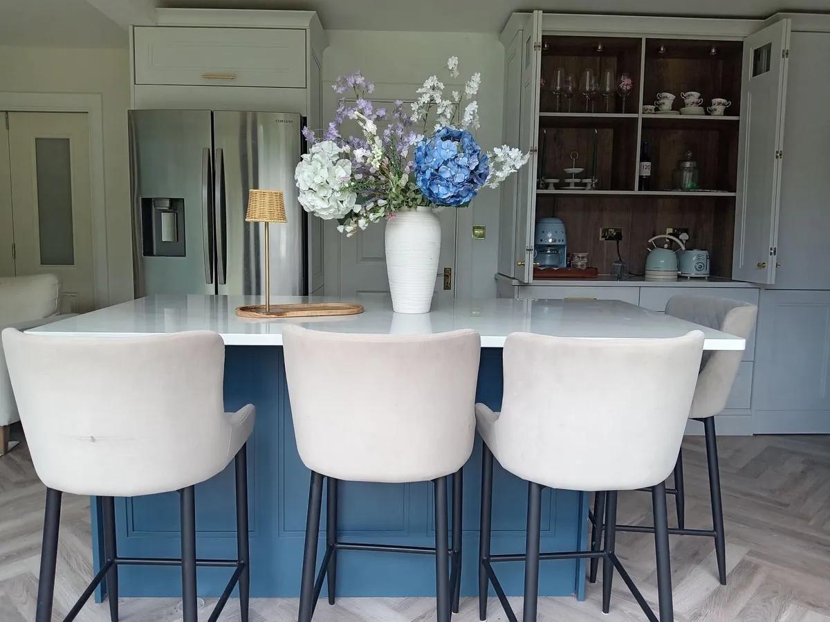 Stunning Kitchen Island for Sale - Image 1