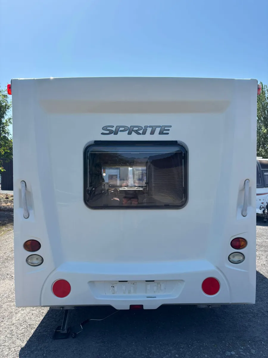 Sprite Muskateer 5 Berth Caravan - Image 3