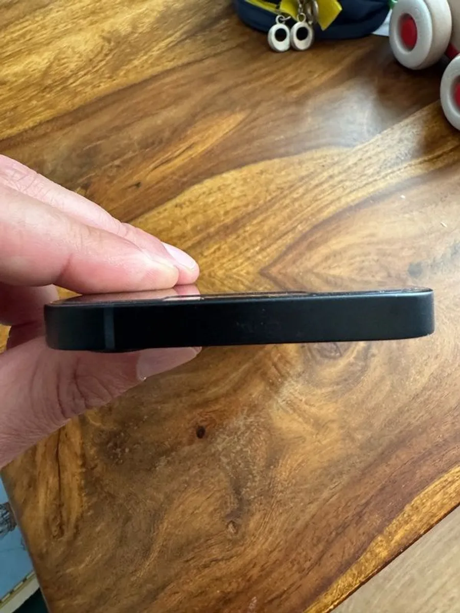 iPhone 17e 256Gb black 1 month old, unlocked, sim free - Image 4