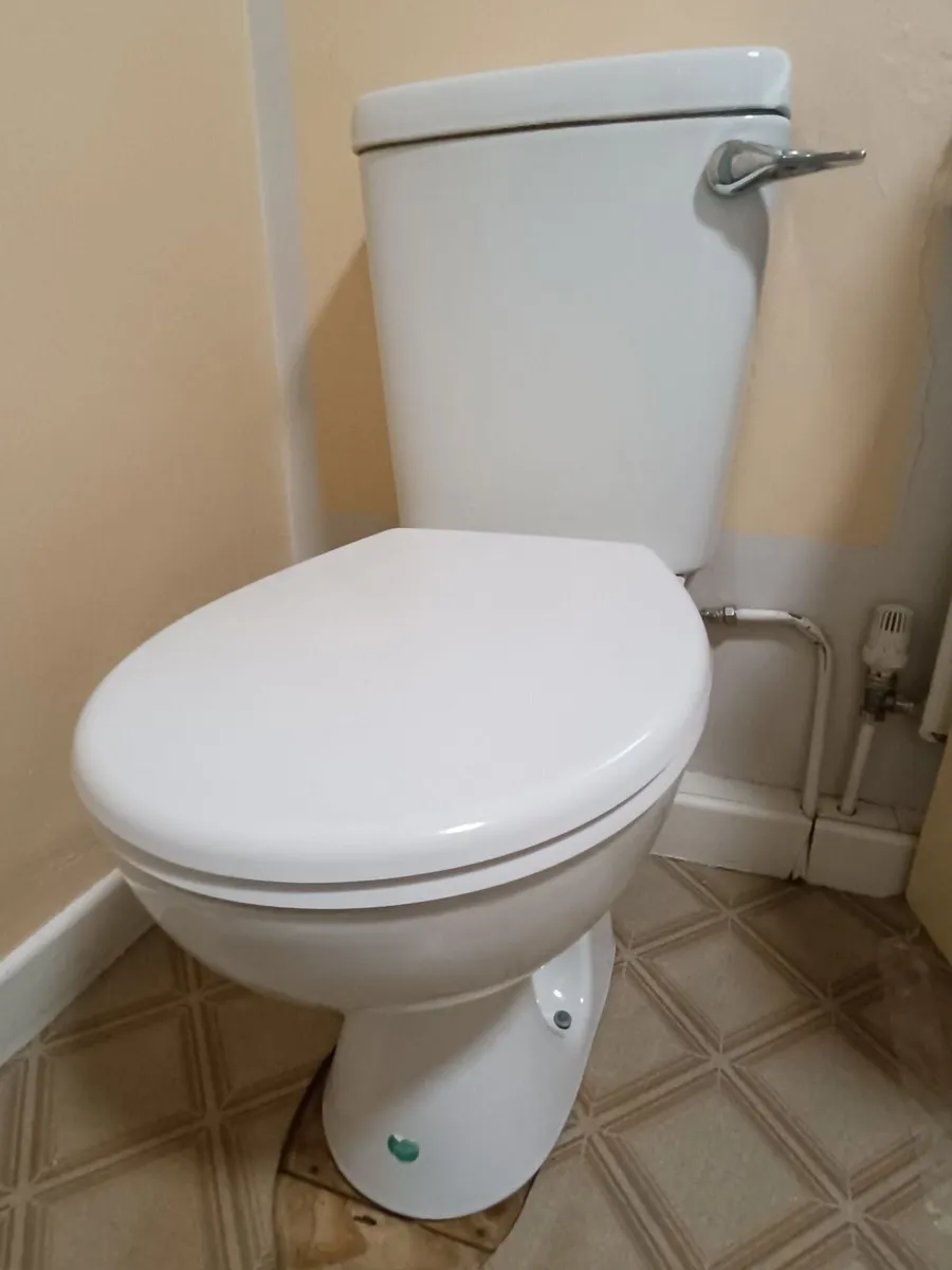 Toilet - Image 3