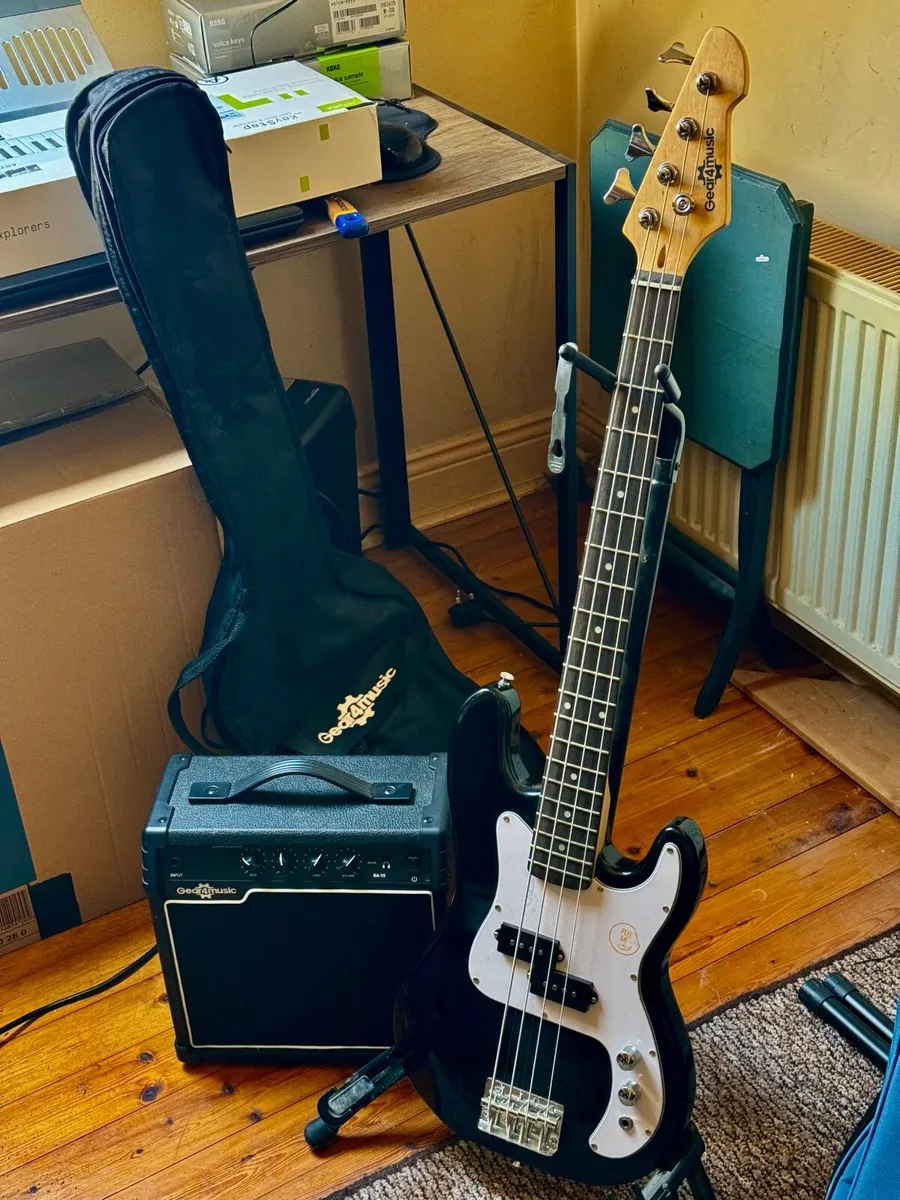 G4G Bass Guitar and Amp. - Image 3