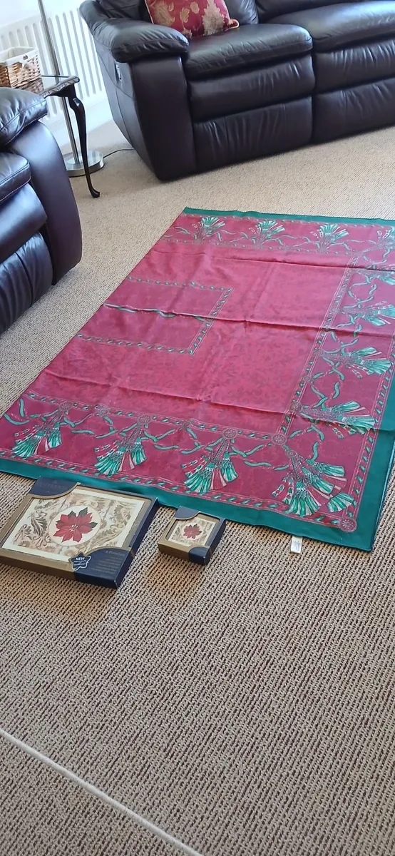CHRISTMAS  TABLECLOTH & PLACE MATS - Image 4