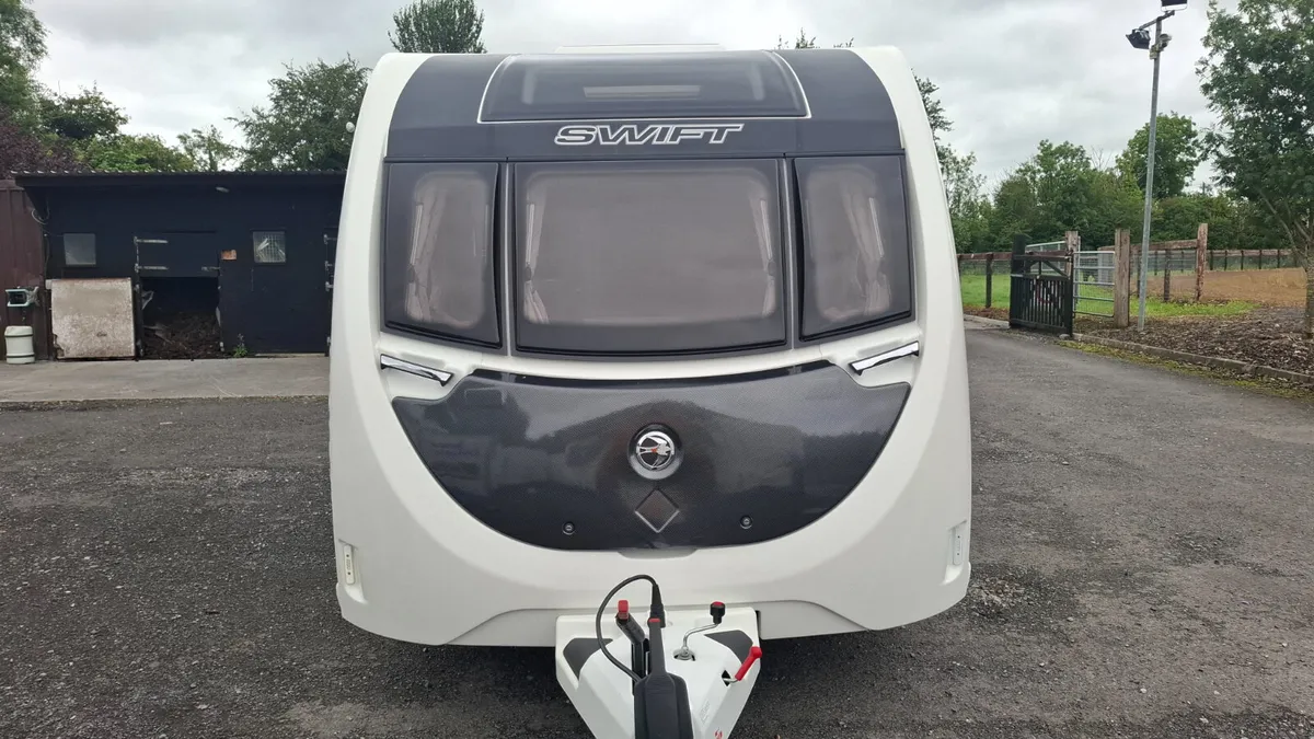 Swift Vogue 580 Island Bed Caravan - Image 2