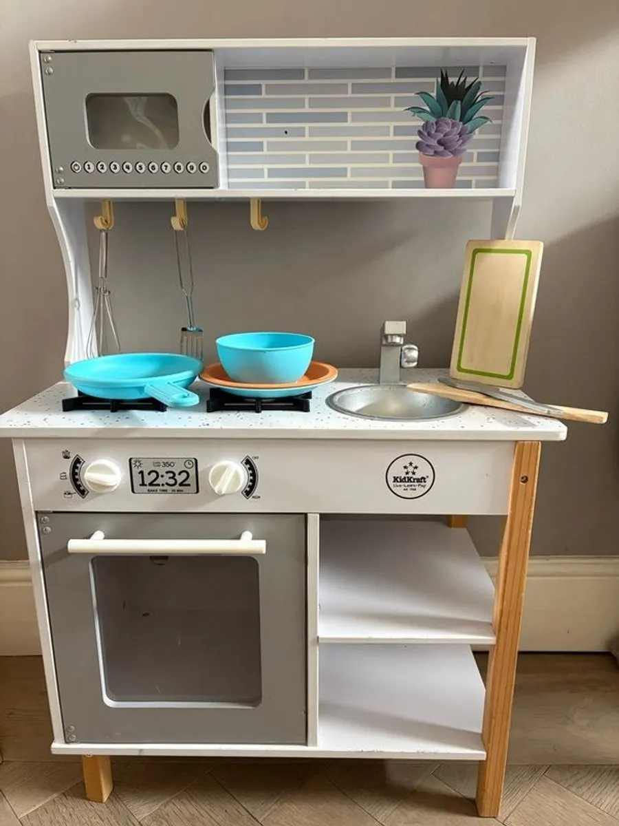 Toy Kitchen - Image 1