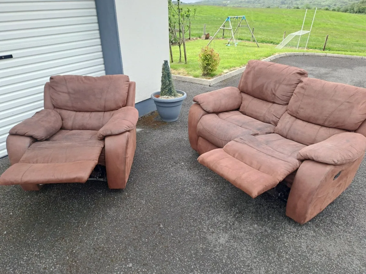 **FREE**1 & 2 Seater Recliner Chairs - Image 2