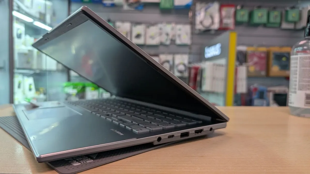 Asus VivoBook Go 15 - Image 2