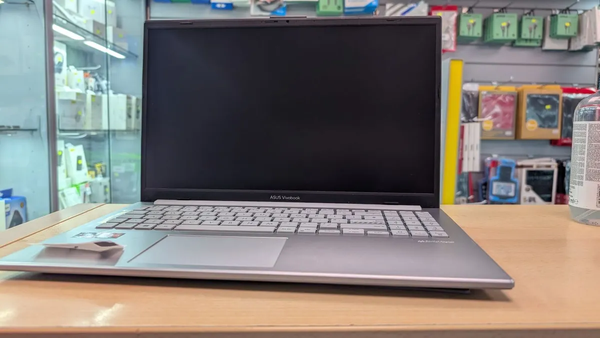 Asus VivoBook Go 15 - Image 3