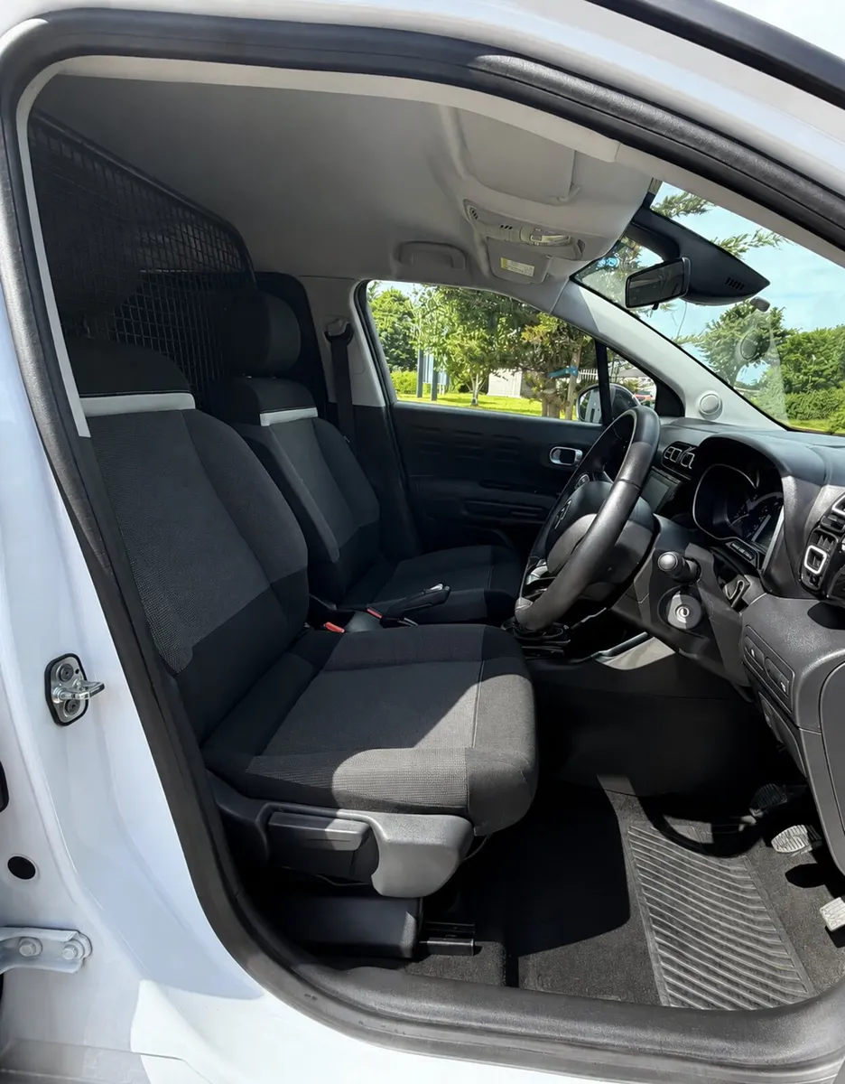 232 Citroen C3 Aircross Commercial - Image 4