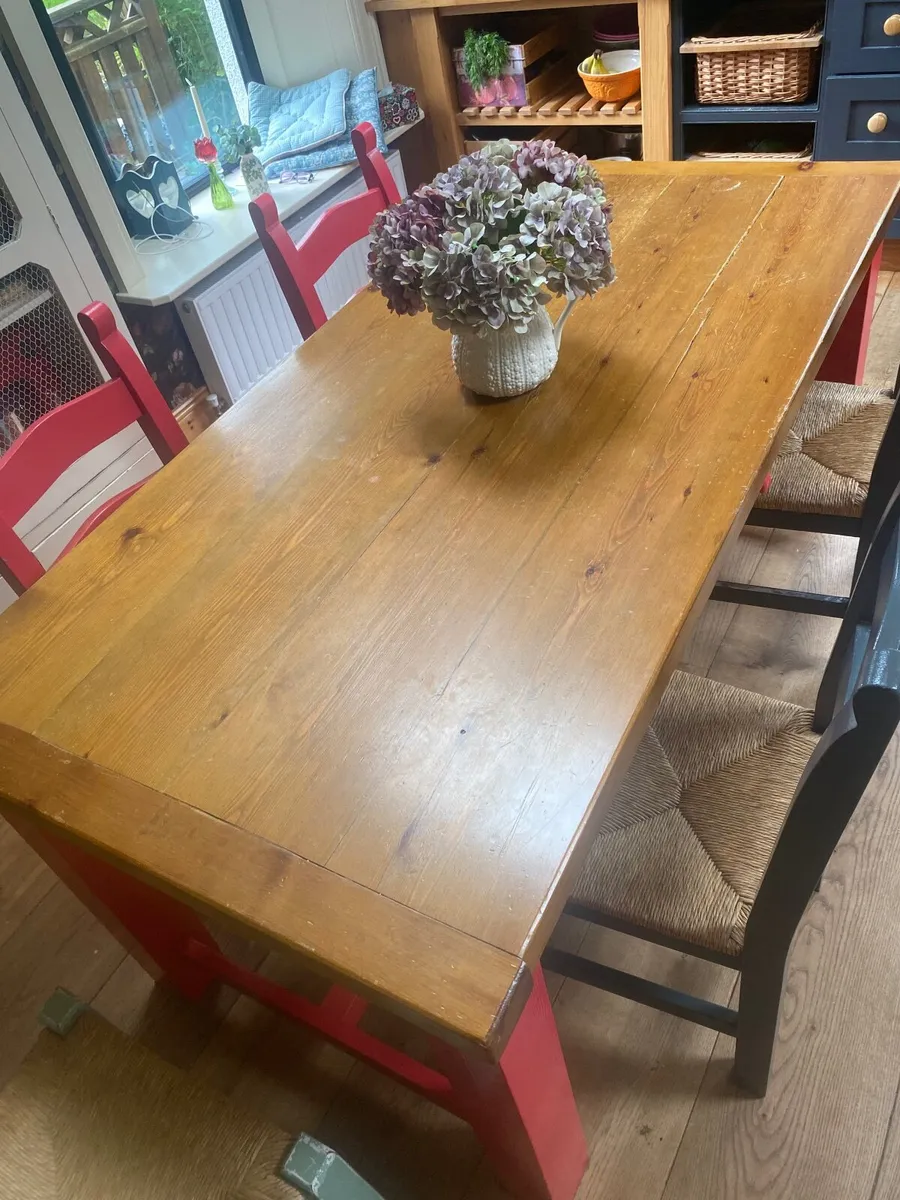 Kitchen table and chairs - Image 2