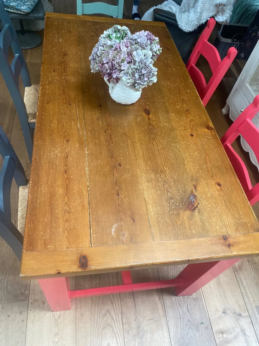 Kitchen table and chairs - Image 3