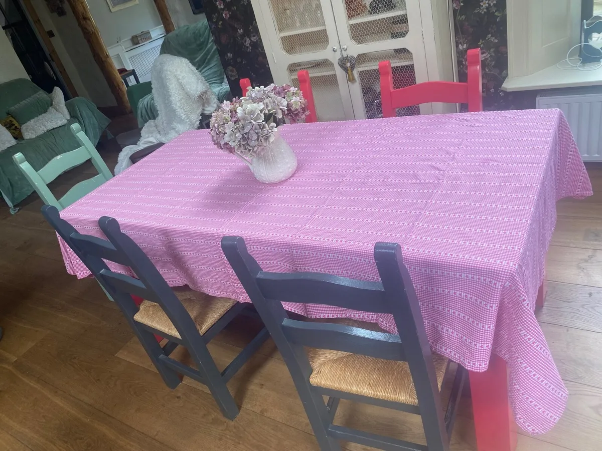 Kitchen table and chairs - Image 4