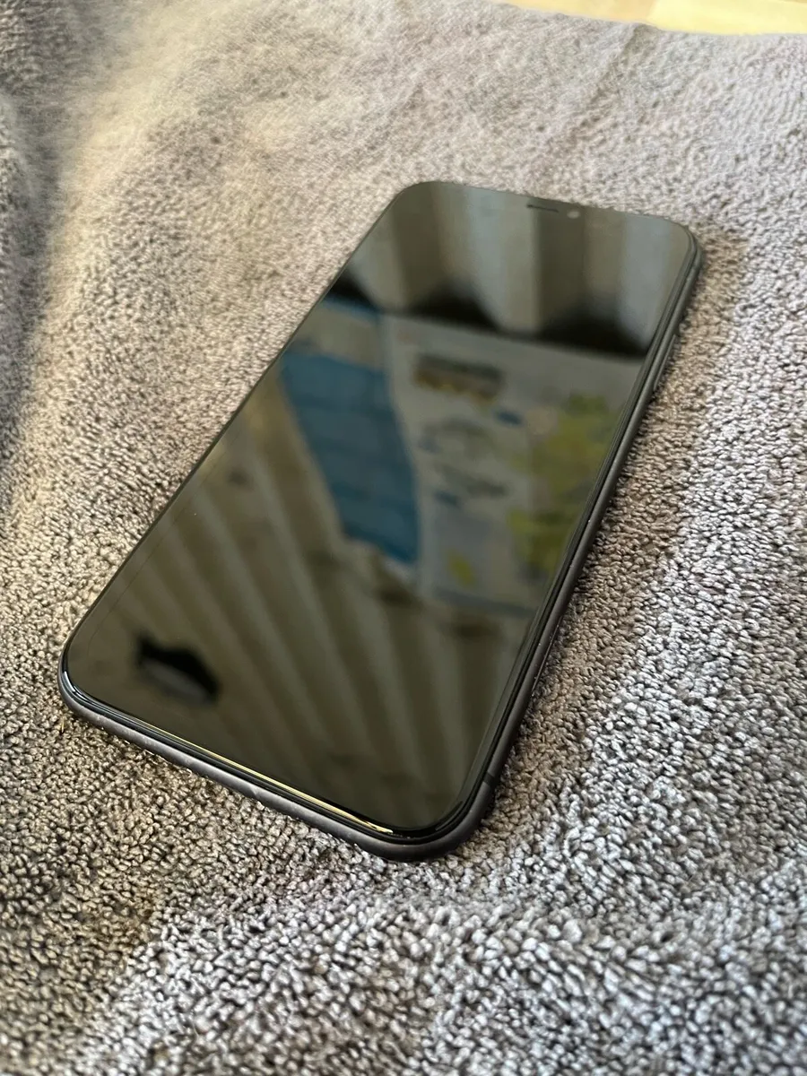 iPhone 11 - Image 1