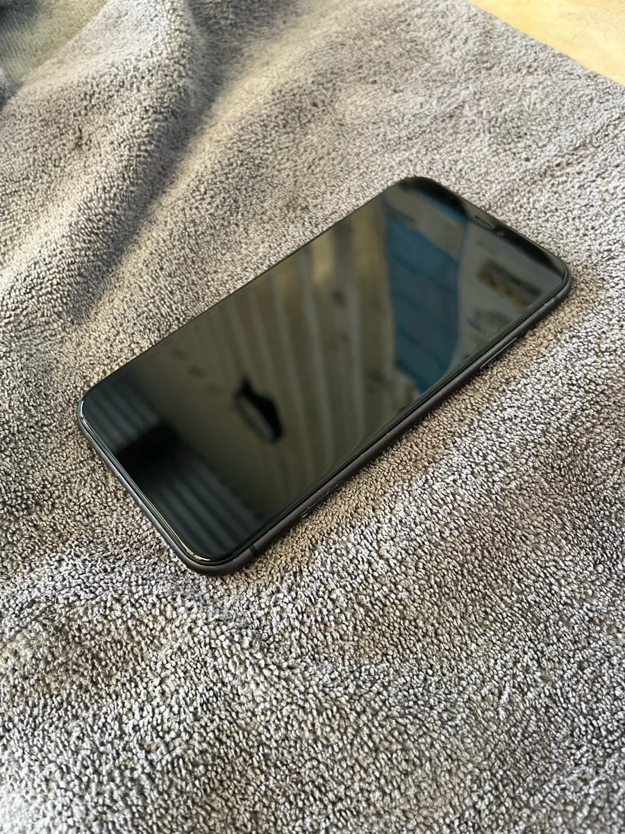 iPhone 11 - Image 4