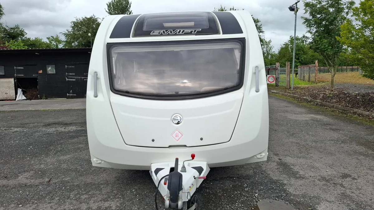 Swift Challenger S Line 4 berth island bed carsvan - Image 2
